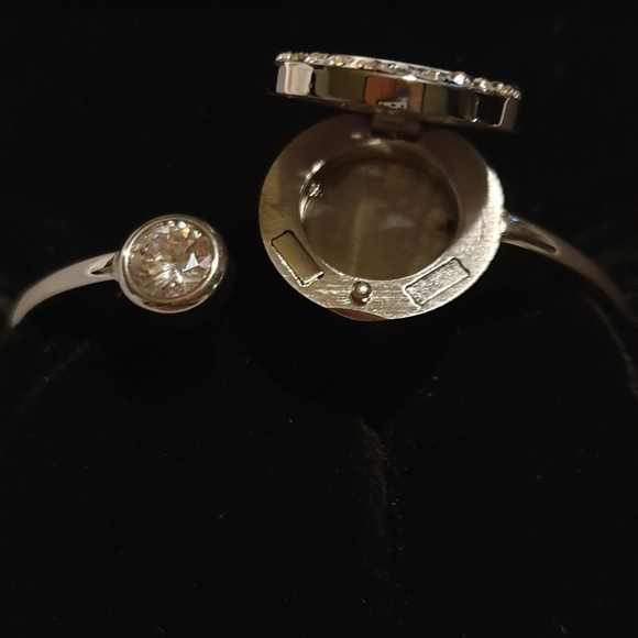 Essential Oils Paw Prints Bracelet - Picture 2 of 3